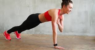 download (14) mulher em posição de prancha dinâmica, alternando o apoio dos braços.