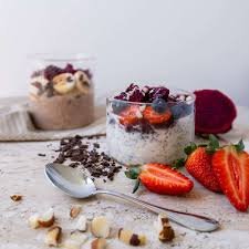download (16) Overnight oats em potes de vidro com frutas e aveia