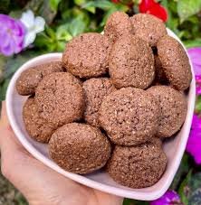 download (18) cookies integrais de aveia e cacau sobre guardanapo de linho