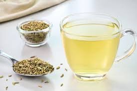 download (20) xícara de chá de camomila com sementes de erva-doce ao redor