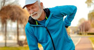 download (17) pessoa sentindo dor nas costas ao respirar fundo