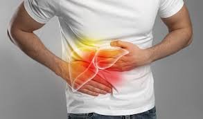 download (24) imagem destacando a região do fígado em pessoa com desconforto abdominal