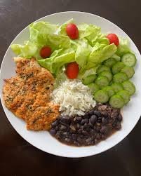 download (40) Prato saudável com arroz para o jantar