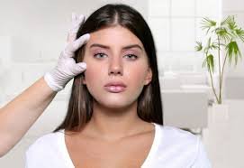 download (47) pessoa com queda de pálpebra, sinal comum de Miastenia Gravis