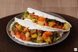 download (6) Tapioca funcional com recheios saudáveis em prato branco