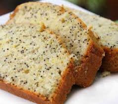 download (8) fatia de bolo integral de laranja com chia sobre prato branco