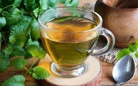 images (3) xícara de chá de melissa e camomila natural sobre mesa de madeira