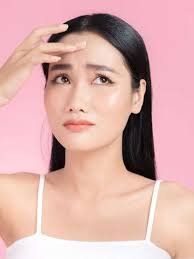 download (11) Pele oleosa com brilho excessivo no rosto