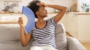 download (11) Adolescente lidando com suor excessivo