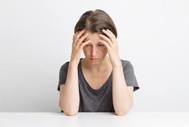 download (22) mulher mostrando sinais de sobrecarga mental