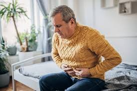 download (26) pessoa adulta com desconforto abdominal relacionado à doença celíaca tardia.