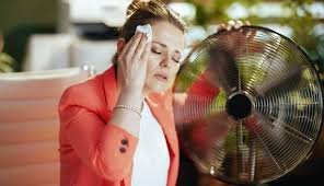 download (4) pessoa sentindo enxaqueca no calor intenso