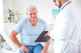 download (44) homem acima de 50 anos em consulta sobre saúde da próstata