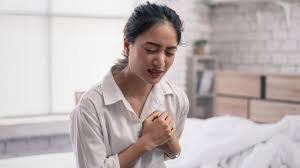 download (49) pessoa acordando assustada com sensação de falta de ar