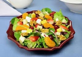 download Prato leve com salada e frutas no verão