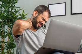 images (10) Pessoa com tensão muscular causada por estresse