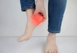 download (14) Dor no calcanhar após ficar muito tempo em pé.