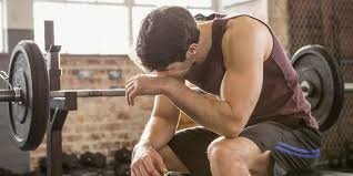 download (19) Pessoa sentindo enjoo durante exercício físico