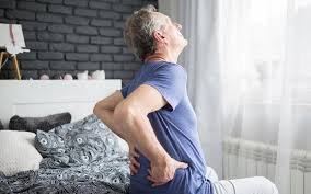 download (24) Pessoa com rigidez no tronco ao acordar