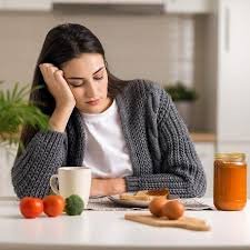 download (25) pessoa cansada em dia de calor seguindo dieta