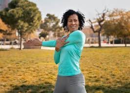 download (33) Pessoa realizando exercício simples de consciência corporal