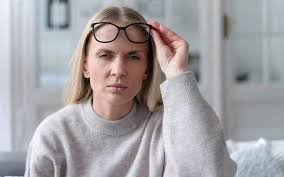 download (38) Seus Olhos Embaçam e Melhoram Sozinhos? Descubra as Causas e Quando se Preocupar