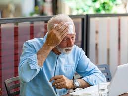 download (41) Pessoa apresentando sintomas de golpe de calor em dia muito quente