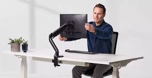 download (21) Ajuste correto da postura no computador em ambiente de trabalho.