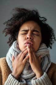 download (24) Pessoa segurando a garganta com expressão de desconforto