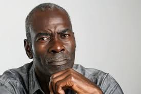 download (32) Homem maduro com expressão pensativa e introspectiva