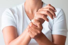 download (41) Dor no osso da mão sem impacto