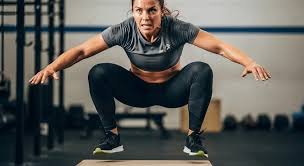 download (1) pessoa treinando com alta intensidade em academia