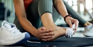 download (10) dor na lateral do pé ao caminhar