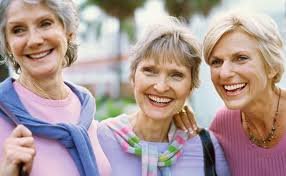 download (11) mulher madura cuidando da saúde e bem-estar