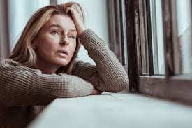 download (16) pessoa refletindo sobre sensações no corpo e saúde