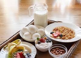 download (24) café da manhã simples com alimentos saudáveis na mesa