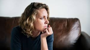 download (29) pessoa aparentemente saudável refletindo sobre saúde silenciosa