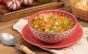 download (31) sopa leve de legumes com frango para jantar saudável