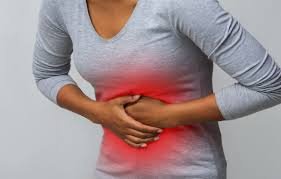 download (4) pessoa com desconforto abdominal causado por estresse