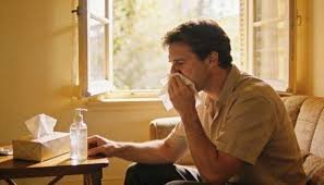 download (5) adulto com sintomas de gripe e febre em casa