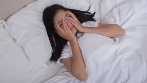 download (9) pessoa cansada após uma noite de sono ruim