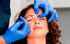 images (2) comparação entre blefaroplastia e aplicação de botox na região dos olhos