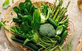 images (3) alimentos ricos em vitamina K como couve, espinafre e brócolis