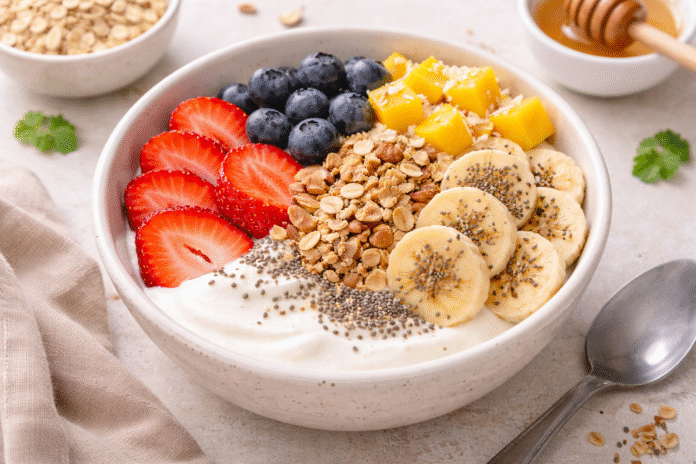 ChatGPT Image 10 de abr. de 2026, 17_34_21 bowl saudável com iogurte, frutas, aveia e chia