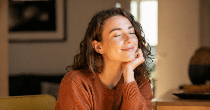 ChatGPT Image 17 de abr. de 2026, 07_42_40 pessoa refletindo com expressão tranquila em momento de autocuidado