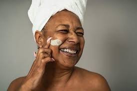 download mulher madura com pele saudável e aparência natural bioestimulador colageno