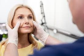 download mulher com pele saudável em clínica estética moderna