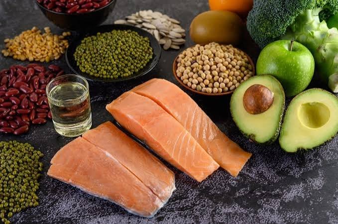 images (6) alimentos ricos em zinco organizados sobre uma mesa